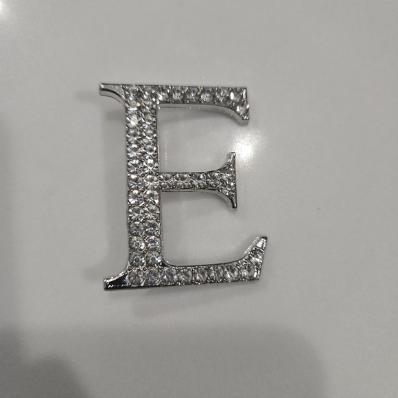 🔥Sparkling Rhinestone Letter 'E' Brooch🔥 - Picture 2 of 5